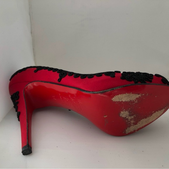 Spectacular Christian Louboutin red satin heels - Picture 5 of 6